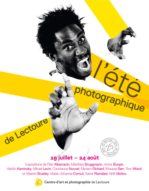 Artiste en mouvement. Flyer pour le festival “L'été photographique 2014” du Centre d'art et de photographie de Lectoure par Yann Febvre. Photogramme : Moussa Sarr.